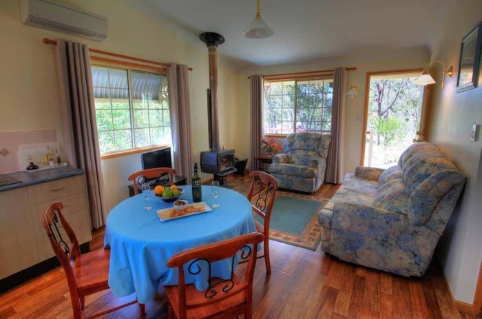 Accommodation Creek Cottages & Sundown View Suites Ballandean 外观 照片