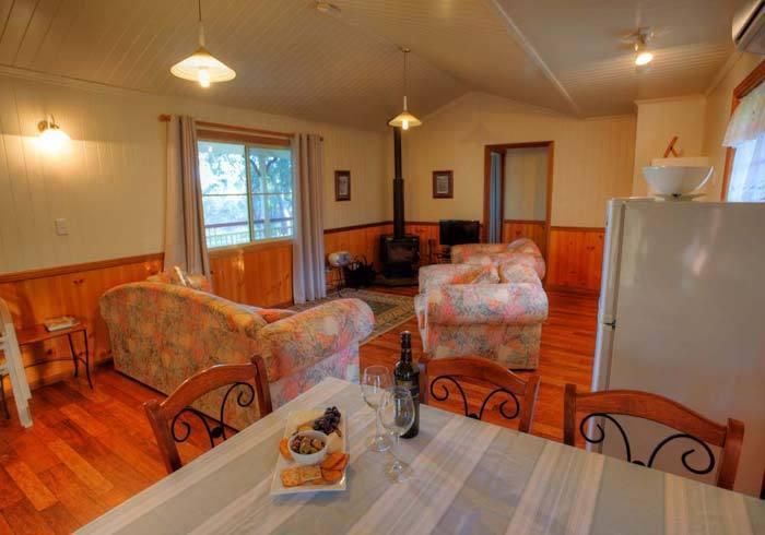 Accommodation Creek Cottages & Sundown View Suites Ballandean 客房 照片